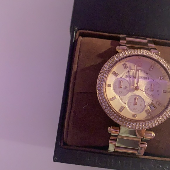 New in box Michael Kors watch women’s! - Picture 4 of 4